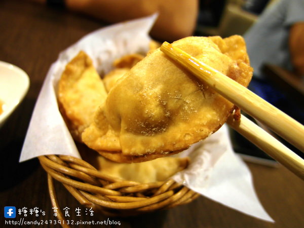 西川家-燒き餃子：〖台中│美食〗西川家-燒き餃子 ❤ 下班後的小確幸!!平價又好吃的燒餃子，還有金黃酥脆的揚餃子可以做選擇唷~