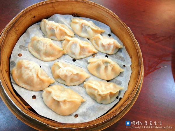 蒸餃子：〖台中│美食〗蒸餃子 ❤ 南屯東興路小吃推薦，現蒸餃子，外皮肉餡均手工製作，還有炒飯、燴飯、炒麵、乾拌麵、海鮮麵等眾多美味料理任君挑選~