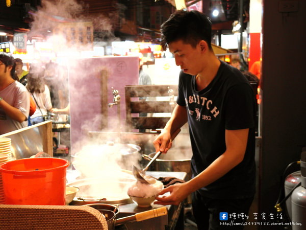 御品元(逢甲店)：〖台中│美食〗御品元冰火湯圓(逢甲店) ❤ 台北通化街夜市美食＂御品元冰火湯圓＂現在在台中逢甲也吃的到囉!!熱呼呼的手工湯圓加上甜滋滋桂花剉冰，還有酒釀湯頭唷!!