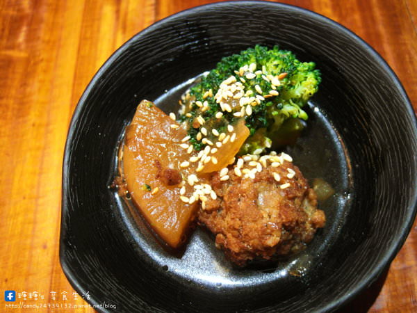 遇見和食-興大店：〖台中│美食〗遇見和食-興大店 ❤ 台中日式定食推薦~小菜、白飯、飲品、味噌湯讓你通通吃到飽，無收服務費!近中興大學，學生聚餐好所在~