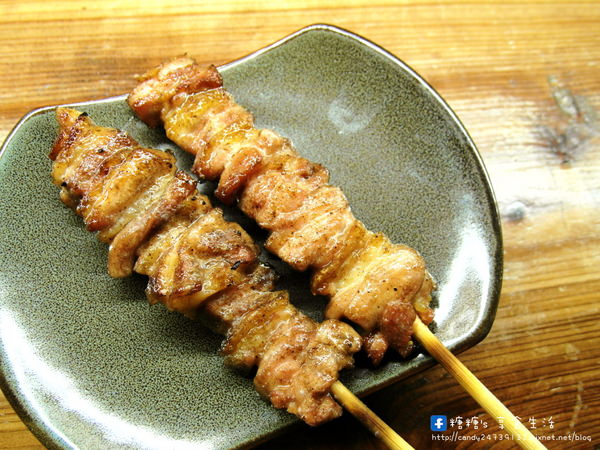 鳥重地雞燒：〖台中│美食〗鳥重地雞燒バーベキュー ❤ 以雞料理為主的串燒店，烤功了得，前置處理超搞剛！每一串都可以吃的到店家的用心，多款獨特串燒，限量供應!!