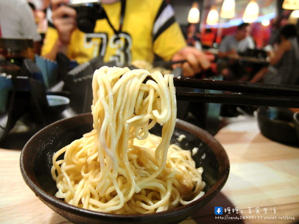 那個鍋(大里店)：〖台中│美食〗那個鍋(大里店) ❤ 超人氣麻辣小火鍋『那個鍋』首間加盟店就在台中大里區!!料多味美，湯頭獨特，平價又好吃~