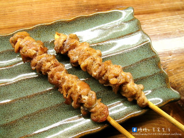 鳥重地雞燒：〖台中│美食〗鳥重地雞燒バーベキュー ❤ 以雞料理為主的串燒店，烤功了得，前置處理超搞剛！每一串都可以吃的到店家的用心，多款獨特串燒，限量供應!!