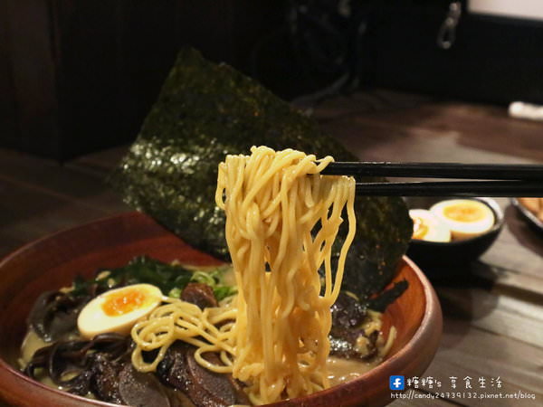 頑者炙り焼ラーメン(大里二番町)：〖台中│美食〗頑者炙燒拉麵 大里二番町 ❤ 大里深夜拉麵，於晚上六點開始開賣至凌晨一點，每日限量供應，＂頑＂售為止!!湯頭濃郁，還有現場炙燒豚肋排唷~