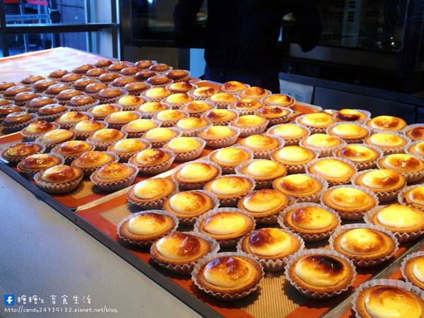 Bake Cheese Tart(新光三越中港)：〖台中│美食〗Bake Cheese Tart新光三越中港 ❤ 想吃日本超人氣BAKE CHEESE TART起司塔，不用飛出國或跑台北，在台中就吃的到囉!!塔皮酥脆，內餡香濃可口，讓人一吃就愛上的起司塔~