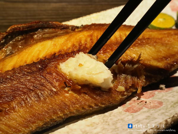 光食 料理：〖台中│美食〗光食 料理 ❤ 西屯深夜美食，近老虎城~餐點非常多樣化，烤物、炸物、炒物、煮物等美食任君挑選，宵夜小酌聚餐的好所在~