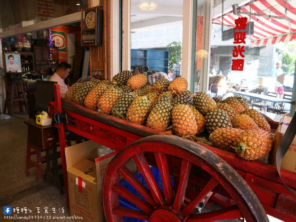 憶難忘冰果室：〖台中│美食〗憶難忘冰果室 ❤ 濃濃復古懷舊風，百年凸冰，使用二戰時期製冰機~夏天就是要來古早味炒冰消暑一下!!