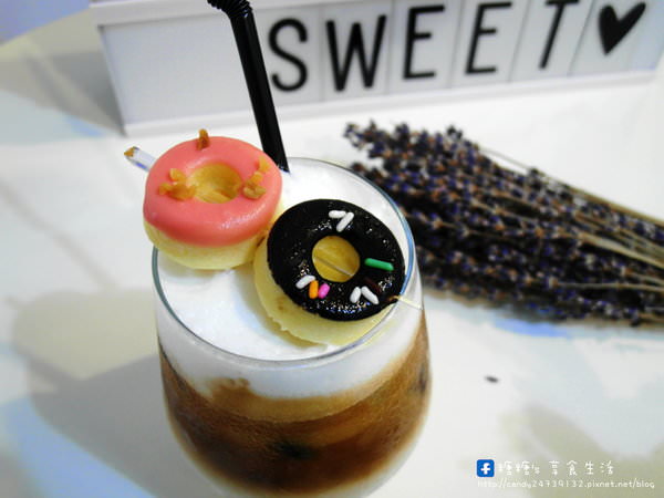 有點甜cafe A Littlesweet：〖台中│美食〗有點甜cafe A Littlesweet ❤ 文清風老宅甜點店，主打生乳酪及戚風蛋糕，飲料跟甜點都好美好美阿~