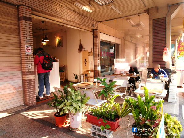 暮香炭烤吐司：〖台中│美食〗暮香炭烤土司 ❤ 北屯人氣早餐，古早味炭烤土司，還有好吃的炭烤貝果，外脆內軟的口感糖糖好喜歡!!