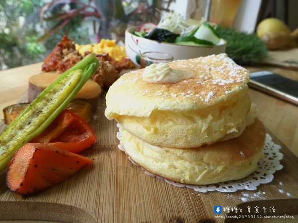 森渡手作廚房forest cafe：〖台中│美食〗森渡手作廚房forest cafe ❤ 台中西區早午餐，激推手作蜂巢麵包，外酥內軟，香氣迷人，還有奶香濃郁的日式厚鬆餅唷~